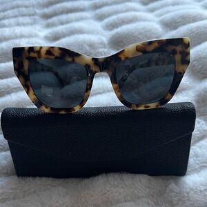 I-SEA Decker Tortoiseshell Cat-Eye Sunglasses, no scratches, case included